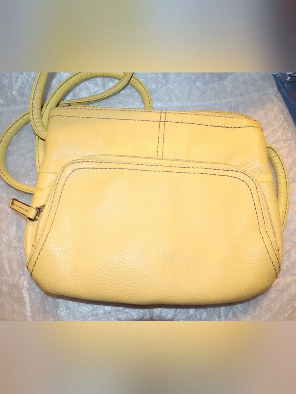 Tignanello Lined Pebbled Leather Butter Yellow Crossbody Bag Pockets‎ Organizer